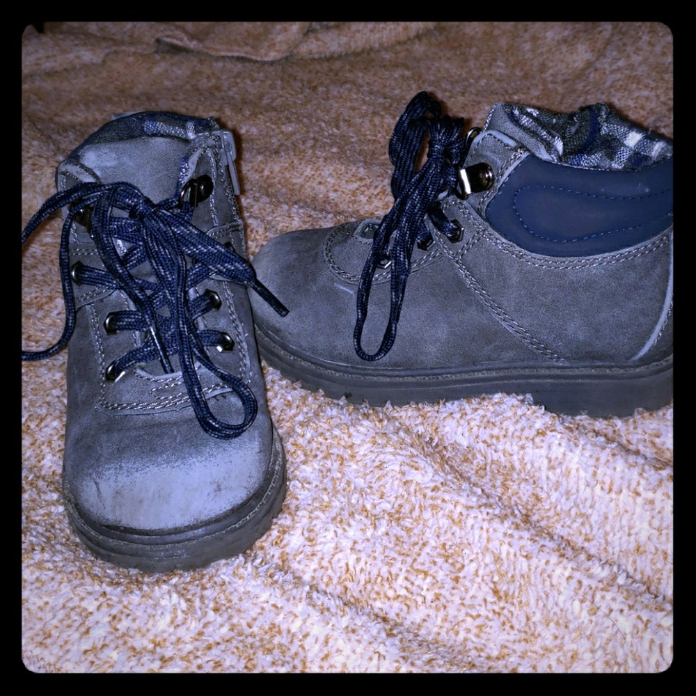 💣BOGO💣Cat & Jack gray and navy blue boots